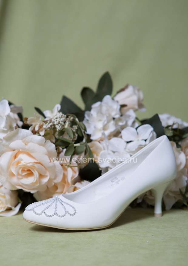 Аксессуар для невесты LOUISA PEERESS Свадебные туфли-лодочки на низком каблуке 756-695 белые 1
