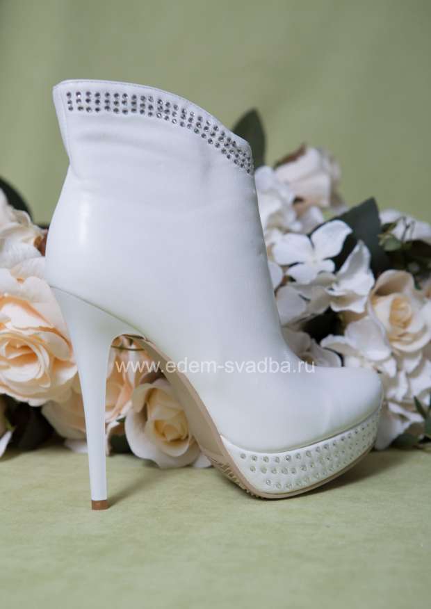 Аксессуар для невесты KORONA Полусапожки-ботильоны на высоком каблуке и платформе со стразами R1149-E187 белые 1