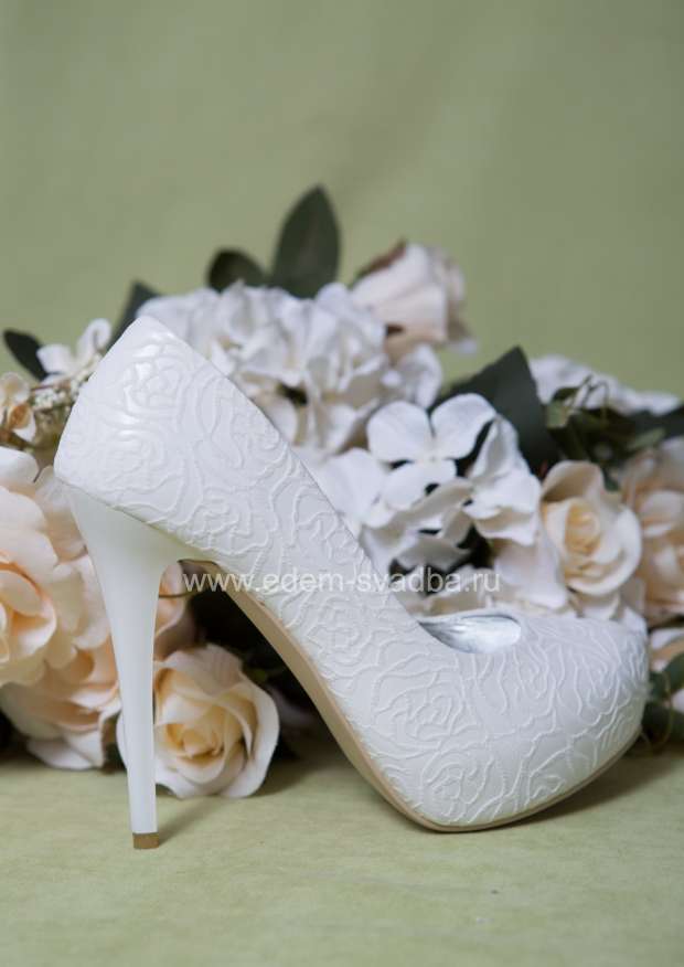 Аксессуар для невесты FERLISA Свадебные туфли-лабутены P963GX930 молочные с тиснением 1