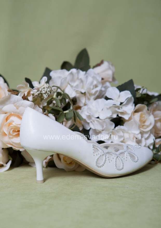 Аксессуар для невесты LOUISA PEERESS Туфли-лодочки на низком каблуке 756-3380 белые 1