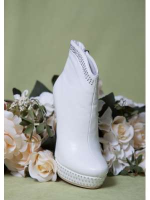 Аксессуары для невесты Свадебные туфли, Артикул: Полусапожки-ботильоны на высоком каблуке и платформе со стразами R1149-E187 белые